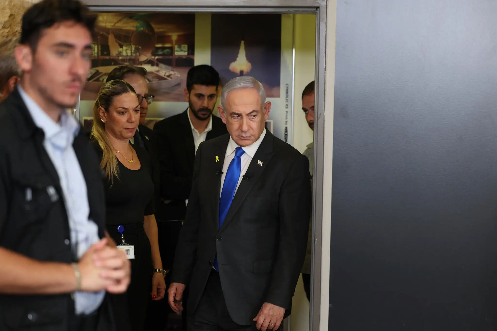 Нетаньяху, який затримується через новий наступ Ізраїлю на Хезболлу, стикається з широким осудом з боку лідерів, що зібралися